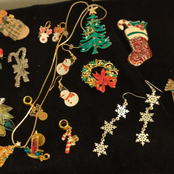 Lot of Christmas Costume Jewelry Sold As Is - Picture 4 of 9